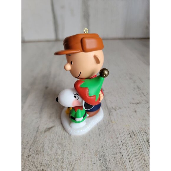 Hallmark dressed up dog Snoopy Charlie Brown ornament Xmas - Picture 2 of 6